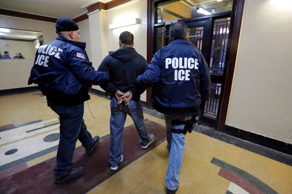 ¿Qué es el perfilamiento racial? Te decimos cómo defenderte de un arresto discriminatorio por parte de ICE