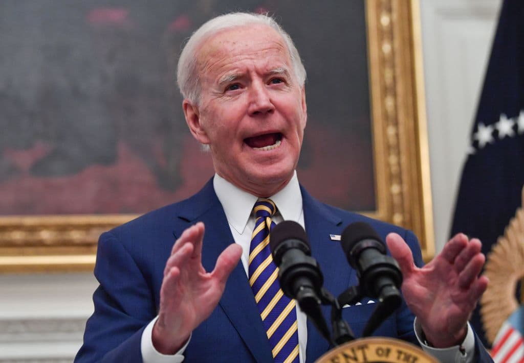 Biden firma otros dos decretos para agilizar ayuda económica a los estadounidenses más vulnerables