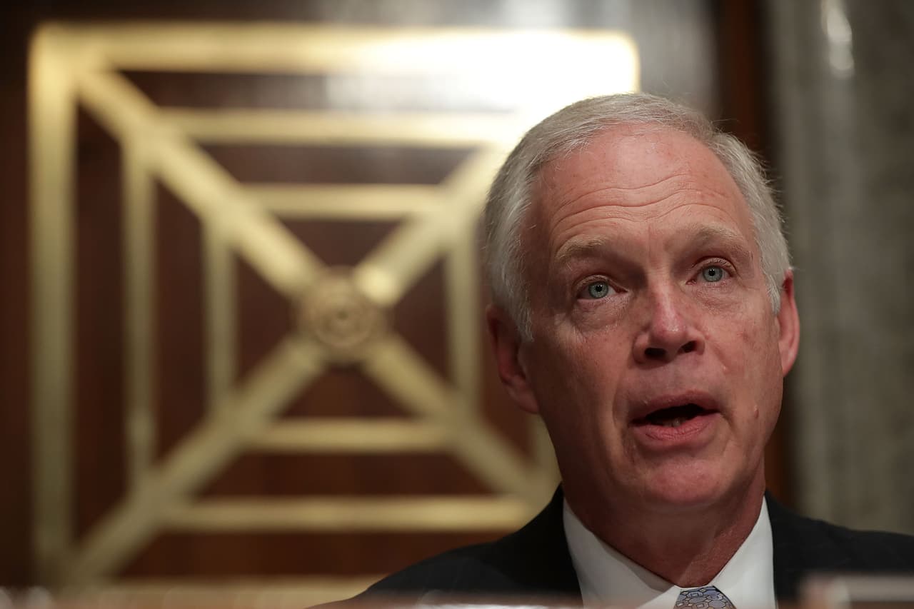 <b><a href="https://www.ronjohnson.senate.gov/public/">Johnson, Ronald Harold, por Wisconsin</a></b>: 48,600 dólares.
<br>