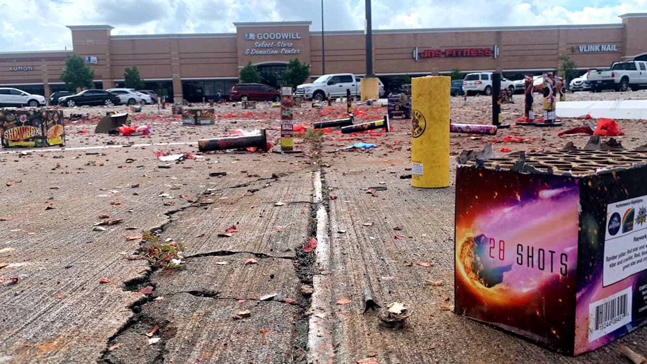 Los hechos ocurrieron en el estacionamiento de un centro comercial ubicado en el 11565 S. Highway 6, alrededor de las 11:30pm, el domingo 4 de Julio.