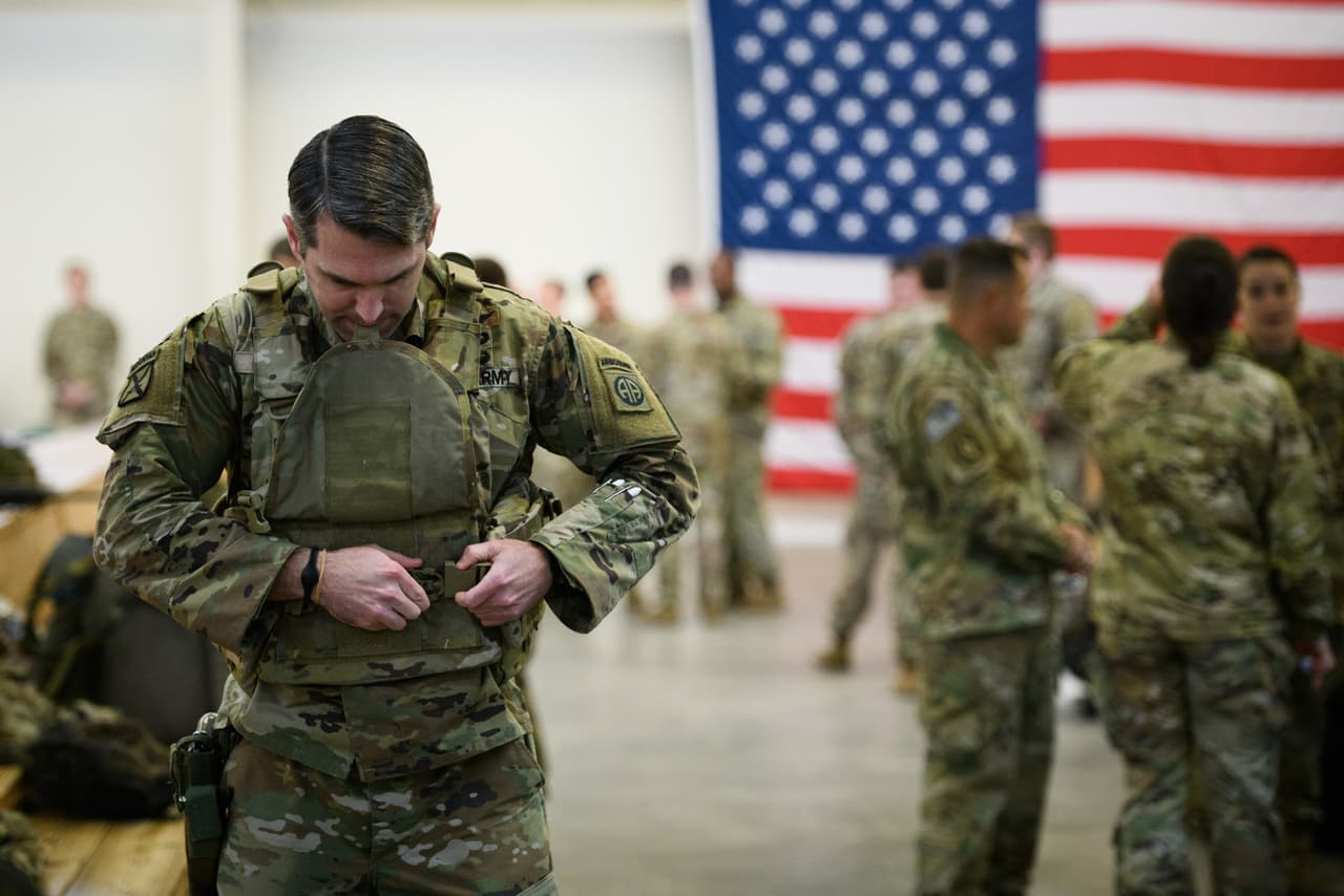 De acuerdo con la base militar, su plan es conocer a los soldados, líderes que toman medidas para garantizar que se mantenga la confianza y la disciplina, y líderes que responsabilizan si no se cumplen los estándares.