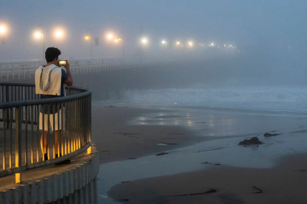 El muelle de Santa Cruz, localizado aproximadamente 80 millas (129 kilómetros) al sur de San Francisco, California, se encontraba parcialmente abierto, tras los daños que tuvo a comienzos del año.