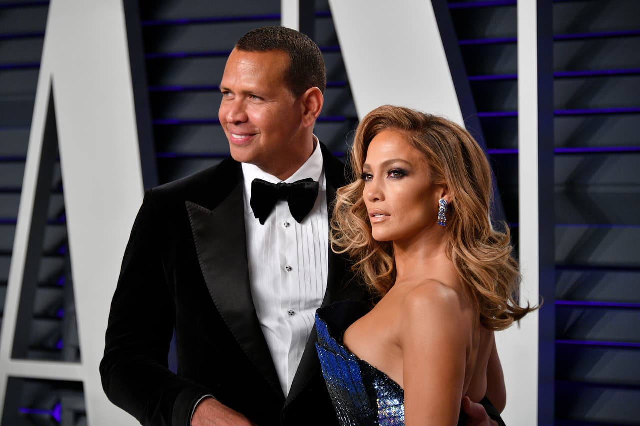 En enero, surgieron rumores de un romance entre Rodríguez, de 45 años, y la estrella de "Southern Charm", Madison LeCroy y en marzo los rumores daban por terminada la relación entre ambos.
<br>