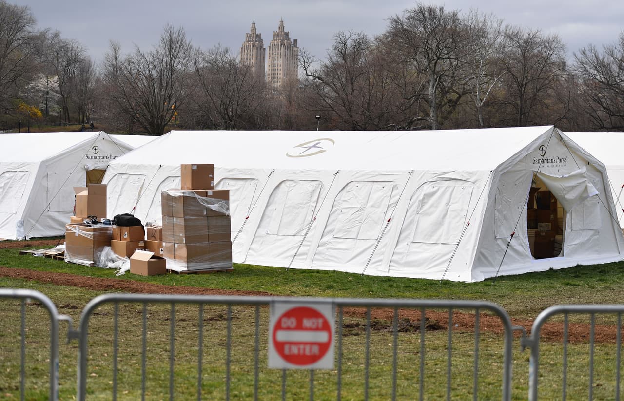 La ciudad de Nueva York busca triplicar el número de camas de los hospitales para mayo, que según el alcalde Bill de Blasio será aún más difícil que abril.