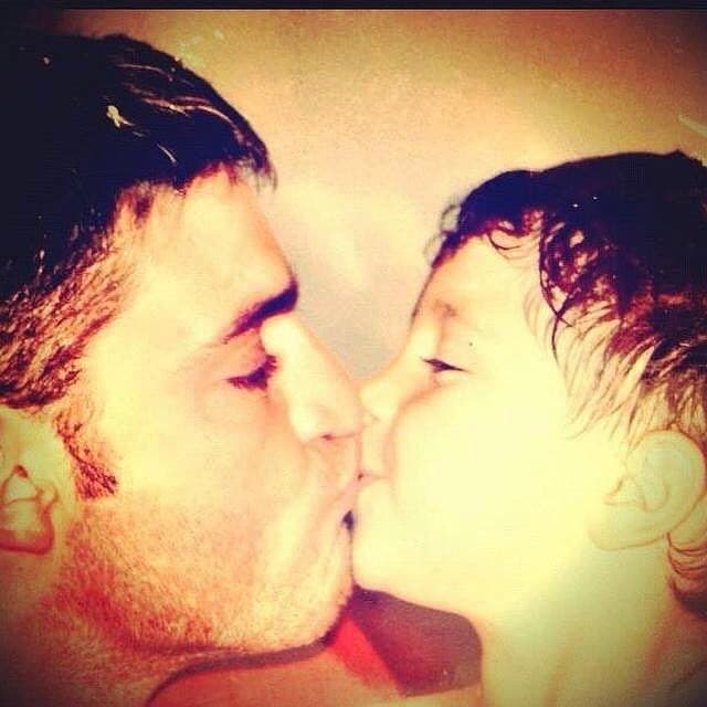 El segundo hijo de 
<b><a href="http://www.univision.com/temas/julian-gil">Gil</a></b> es Julián Jr. Gil, a quien le demuestra su afecto en todas las redes sociales, pues el actor está muy orgulloso de él.