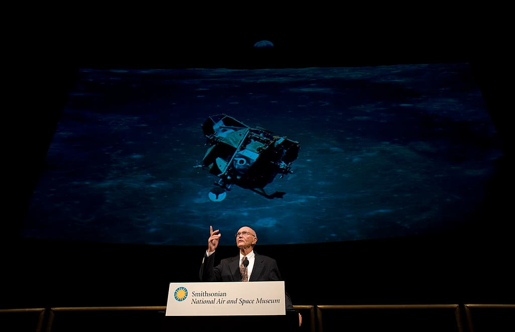Muere el astronauta Michael Collins, uno de los tres tripulantes del histórico Apolo 11 
