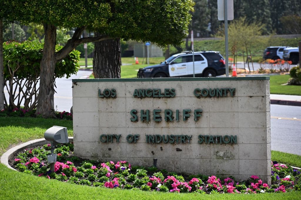 La estación del Sheriff en City of Industry no ha emitido más información vinculada con este caso, que sigue bajo investigación. Los nombres de los tíos de la adolescente no fueron revelados.