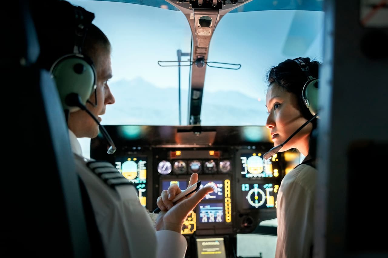 <h2 class="cms-H2-H2">3. Pilotos comerciales</h2>
<br>
<br>🚧 
<b>Tasa de accidentes fatales (2021):</b> 123.7 por cada 100,000.
<br>
<br>🚧 
<b>Muertos por accidentes laborales (2021):</b> 59.
<br>
<br>🚧 
<b>Causa de muerte más común:</b> Accidentes aéreos.
<br>