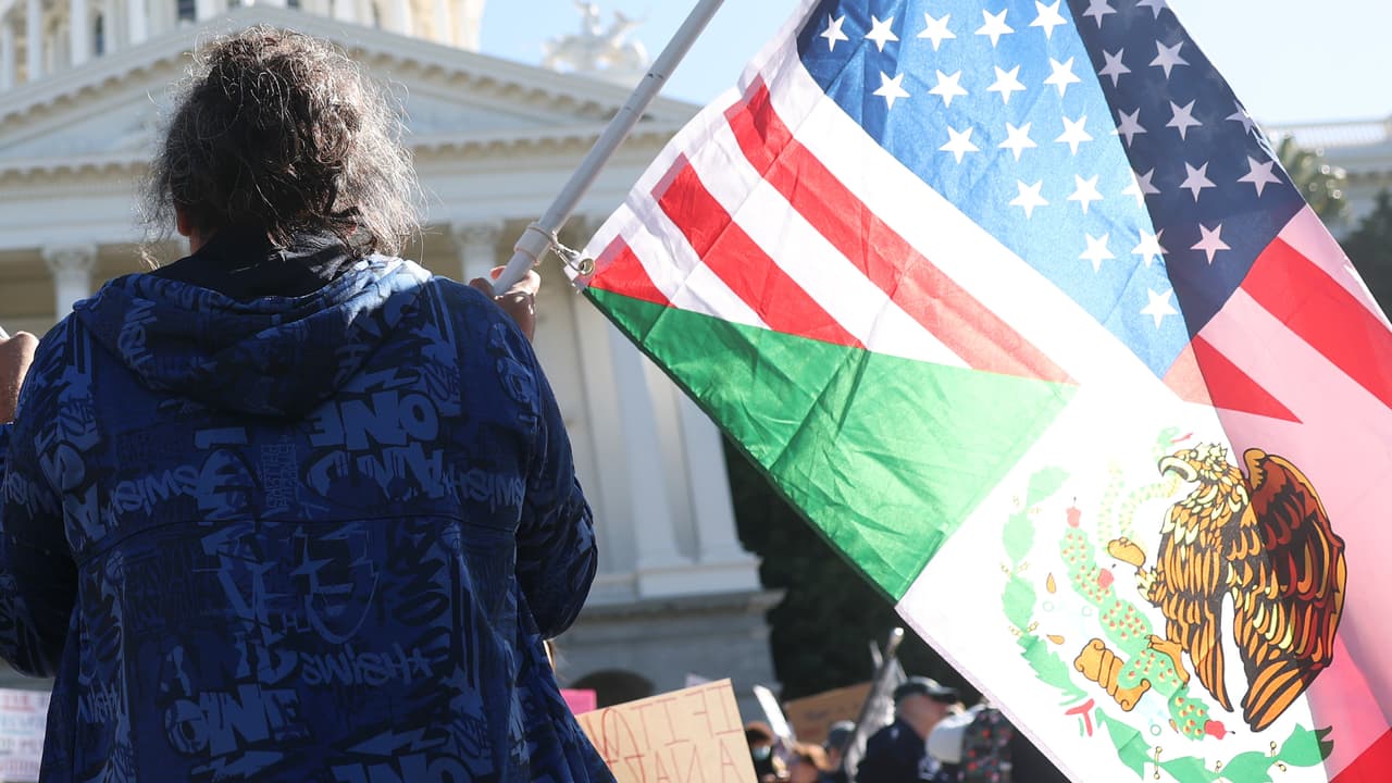 Bandera de México se ha convertido en símbolo de resistencia y orgullo