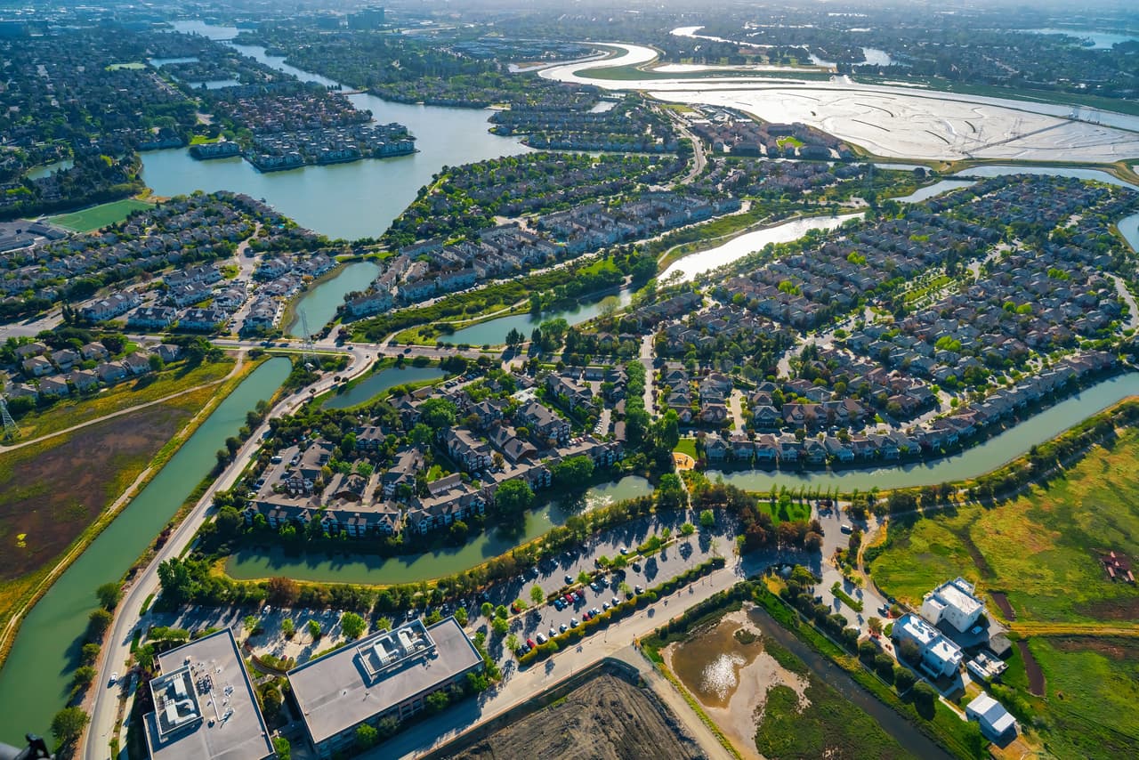 <h2 class="cms-H2-H2">8. Foster City, California</h2>
<br>
<br>💵
<b> Salario mínimo por hora a partir del 1 de enero de 2023:</b> $16.50
<br>
