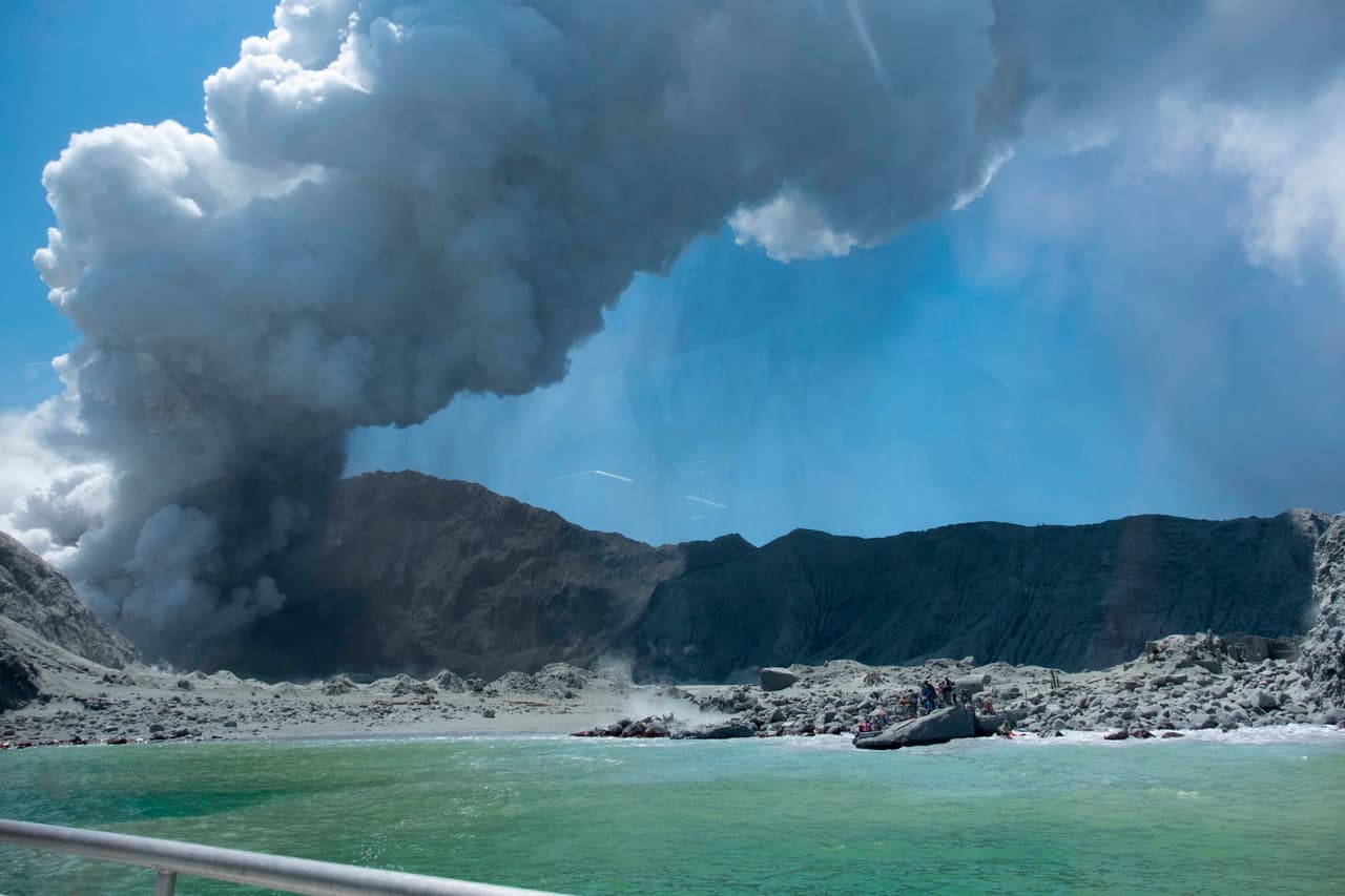 Despertó de un coma de dos meses y descubrió que su familia había muerto en la erupción de un volcán