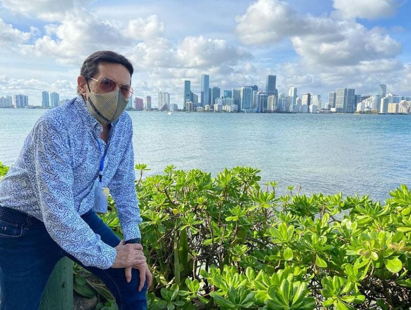 "Yo apliqué. Me dijo una amiga: 'Mira, escríbeles aquí y luego ya te dicen', entonces así me llegó la cita, pero del jueves me llegó para el sábado, o sea, el viernes tuve que arreglar todo, me fui para Miami y la verdad me impresionó muchísimo porque 
<b>no me imaginé y la verdad estoy muy contento</b>", contó a 'Ventaneando' el pasado 26 de enero.
<br>