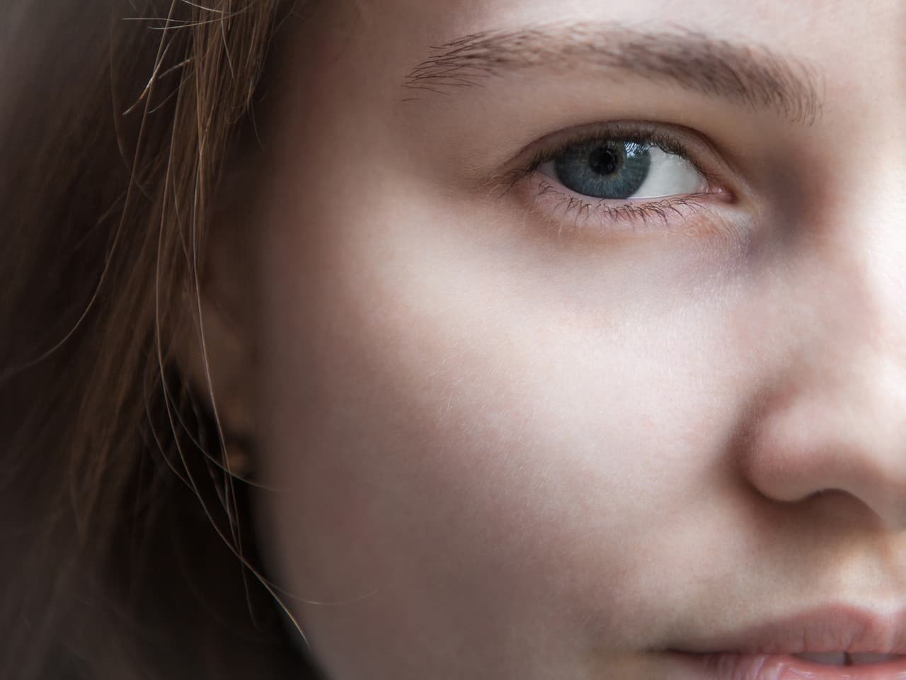 <b>El ejercicio ayuda a mantener la piel tersa</b>
<br>El ejercicio mantiene el cuerpo saludable por fuera y por dentro. 
<a href="https://well.blogs.nytimes.com/2014/04/16/younger-skin-through-exercise/">Algunos estudios</a> muestran que podría ayudar a mantener la piel más joven incluso en personas que comienzan a practicar ejercicio de mayores. En un estudio con voluntarios de 65 años o más, aquellos que comenzaron a hacer ejercicio dos veces por semana disfrutaron de notables cambios en su piel.
