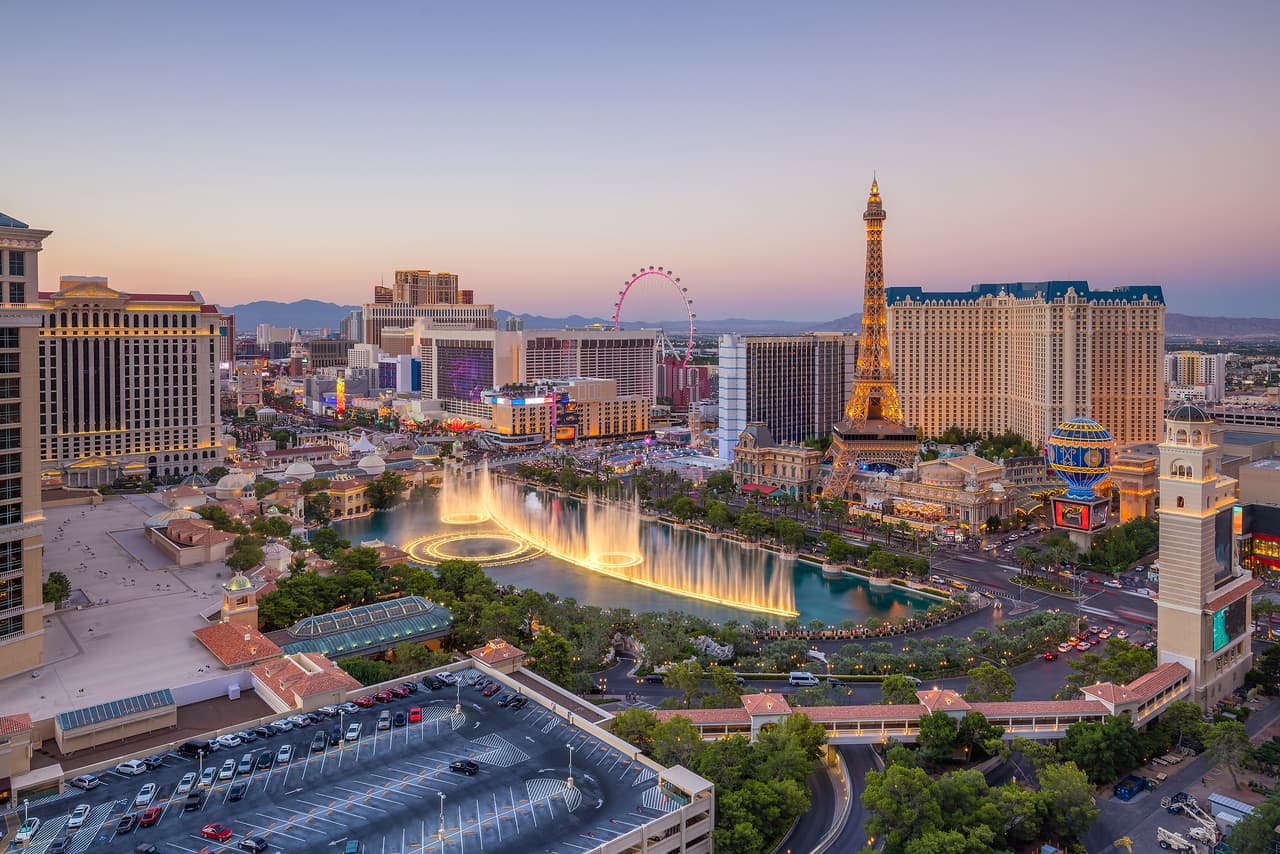 <b>Puesto 16. Nevada</b>.
<br>
<br>Puntuación total: 47.63.
<br>
<br>Fuerza laboral inmigrante: puesto 11.
<br>
<br>Contribución socioeconómica: puesto 7.
<br>
<br>Ganancia de cerebros e innovadores: puesto 22.
<br>
<br>Cantidad de estudiantes internacionales: puesto 50.
<br>
<br>Según la investigación, los estados con el ingreso familiar promedio más alto en la población inmigrante son Maryland, Washington DC, Virginia, Nueva Jersey y Hawaii.