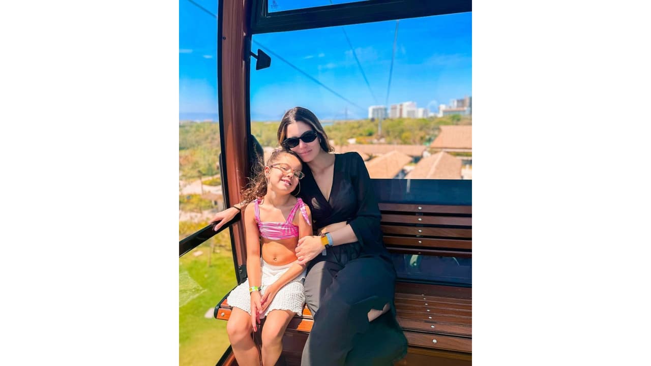 Mila es hija de Natália Subtil y Sergio Mayer Mori.