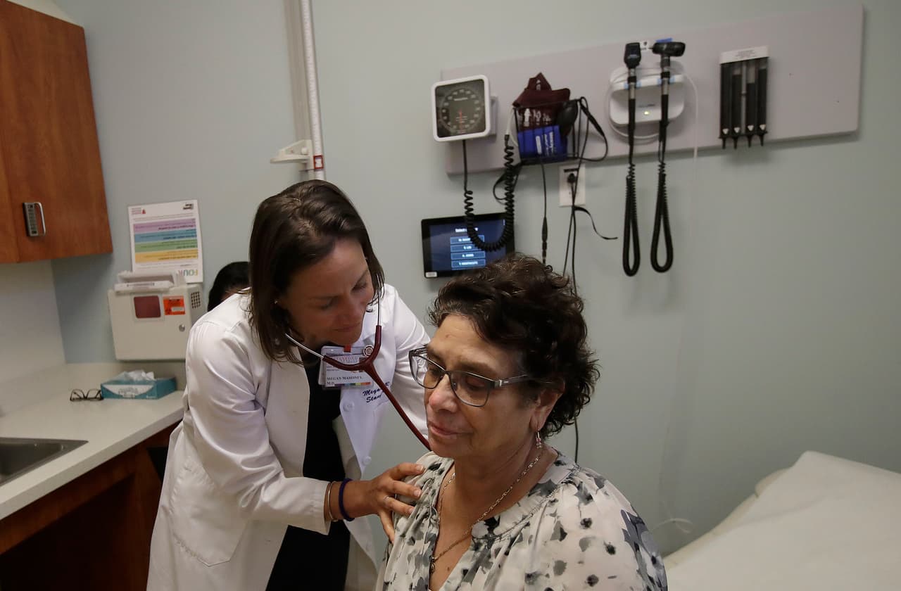 Por primera vez desde la implementación de Obamacare aumenta la cantidad de estadounidenses sin seguro médico