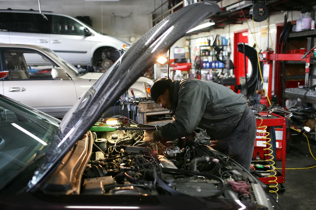 Antes de salir a la carretera es de 
<b>suma importancia emprender una revisión general del automóvil</b>.
<br>
<br>Para la misma es aconsejable acudir a talleres especializados que cuentan con personal capacitado para realizar el chequeo en forma profesional y sin olvidar detalle.