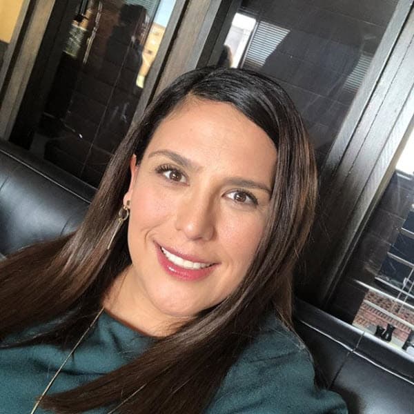 Angélica Vale cultivó una fama propia al lanzarse como actriz y conductora de televisión. Con una meta fija desde pequeña, la también cantante de 45 años se dedicó al entreteminiento al igual que sus padres, Angélica María y Raúl Vale.