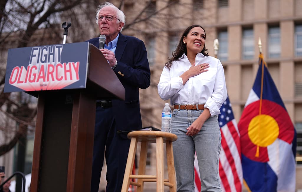 A las miles de personas congregadas en el parque Gloria Molina les recomendó evitar
<b> <a href="https://www.univision.com/local/chicago-wgbo/madre-venezolana-hija-sufren-fin-del-parole-humanitario-chicago-menos-de-un-ano" target="_blank">“desesperarse". </a></b>