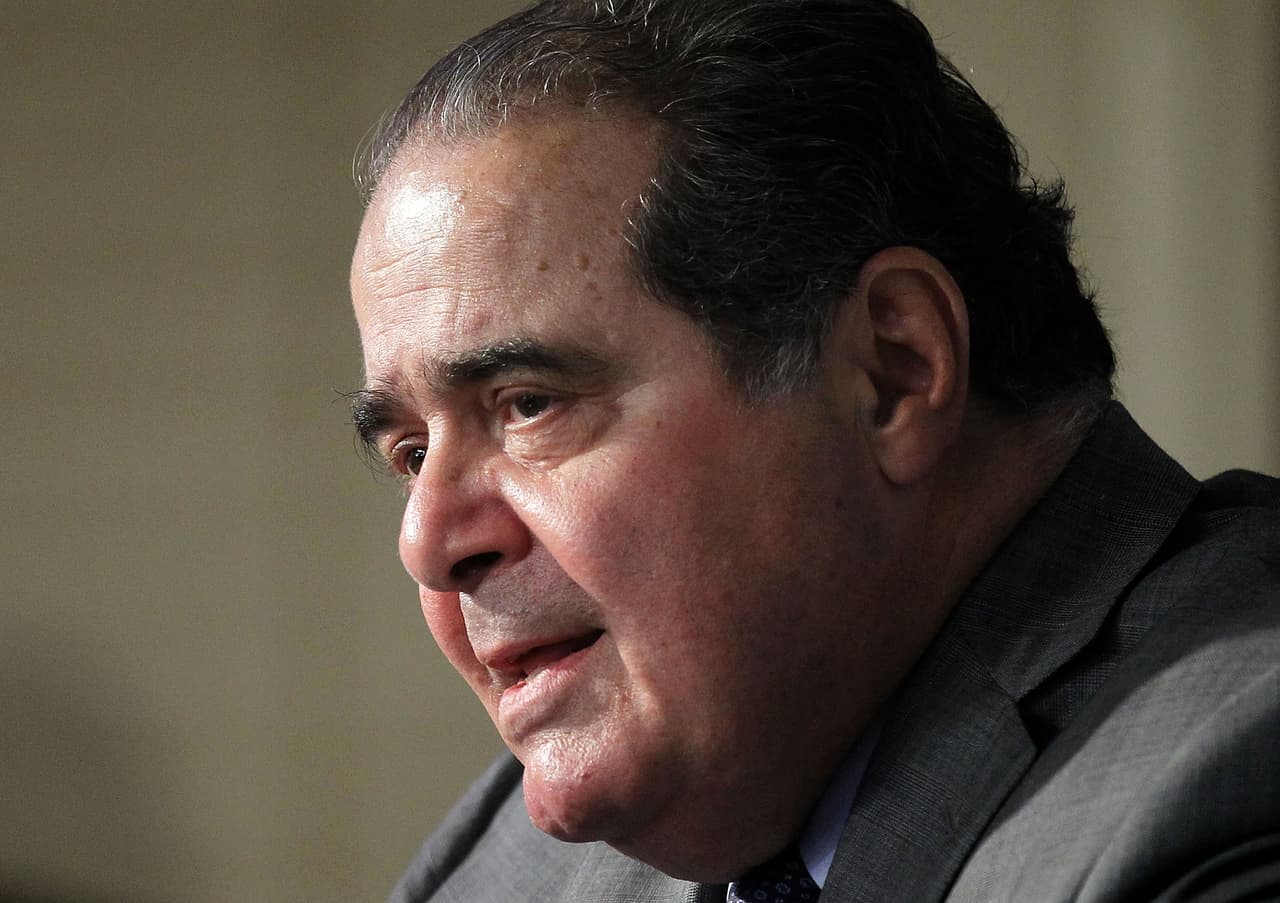 Catalogan de "indignante" e "impreciso" comentario racial del juez Scalia