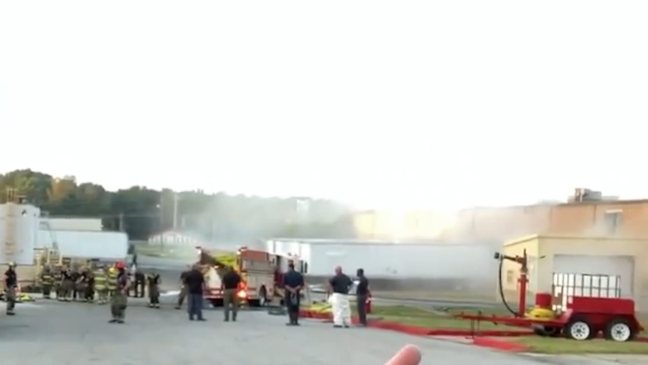 Un peligroso incendio que se registró en horas de la mañana de este lunes en una en una planta bioquímica produjo un denso humo lo que obligó a las autoridades a cerrar temporalmente el paso por la Interestatal 20 entre la Carretera 138 y Sigman Road.