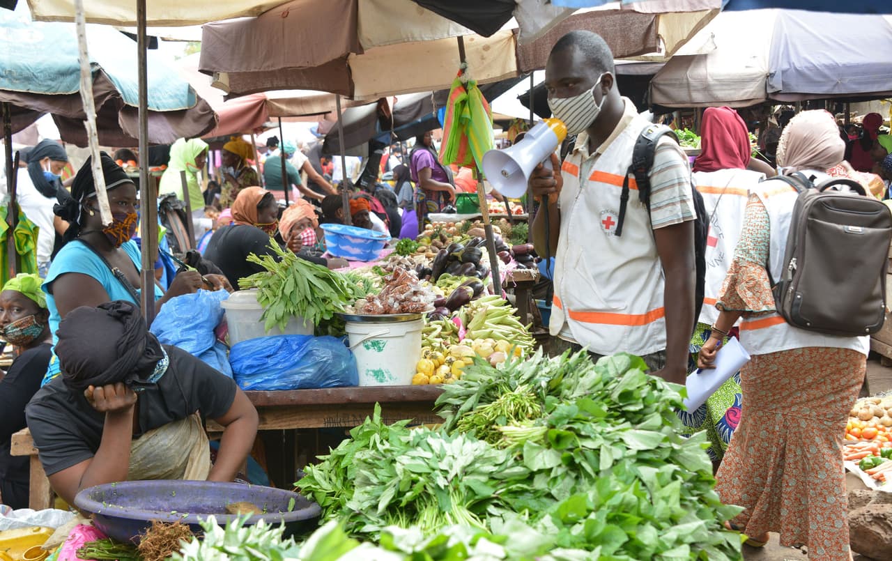 <b>Puesto 15. Guinea</b>
<br>
<br>
<b>Tasa de inflación: 12.7% (a octubre de 2021)</b>
<br>
<br>En Estados Unidos las ganancias laborales y los aumentos salariales han sido mucho más saludables durante la recuperación del covid-19 que después de la Gran Recesión de 2008. 
<br>
<br>Sin embargo, a diferencia de los años que siguieron a esa recesión, la inflación ahora se está acelerando y está 
<a href="https://www.univision.com/noticias/estados-unidos/precios-al-consumidor-se-dispararon-octubre-comparado-con-el-ano-pasado"><u>disminuyendo la confianza de los estadounidenses en la economía</u></a>.
