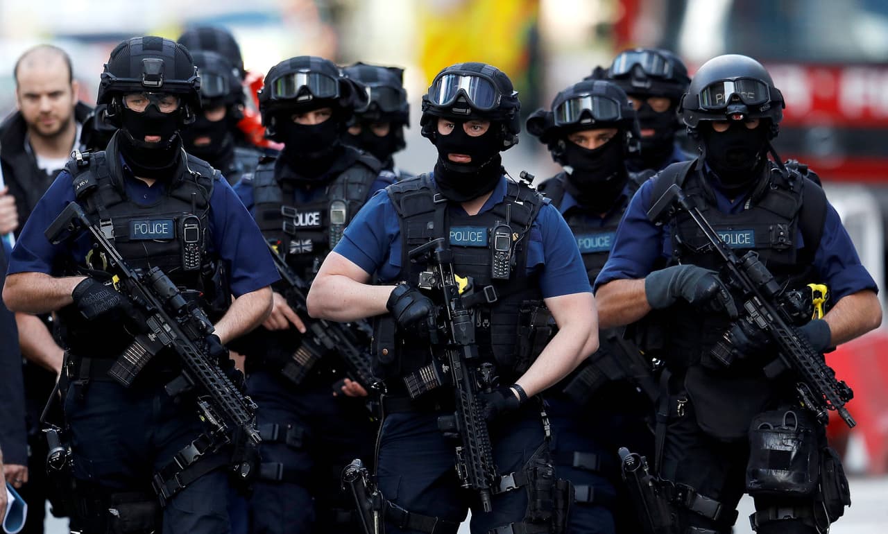 Una fuerza especial de la policía armada, algo muy inusual en Londres, se ha desplegados por varios puntos de la ciudad
