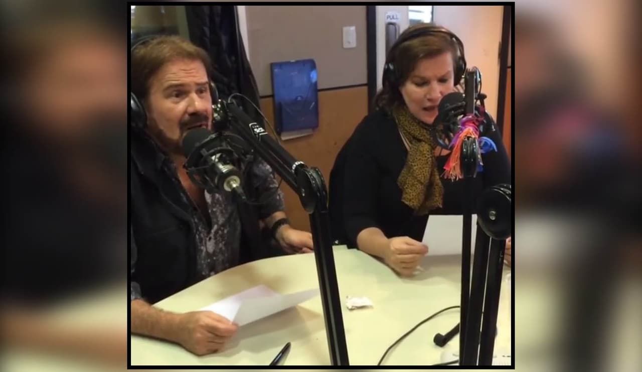 'Olvídame y pega la vuelta' se moderniza: Pimpinela le canta al desamor en las redes sociales