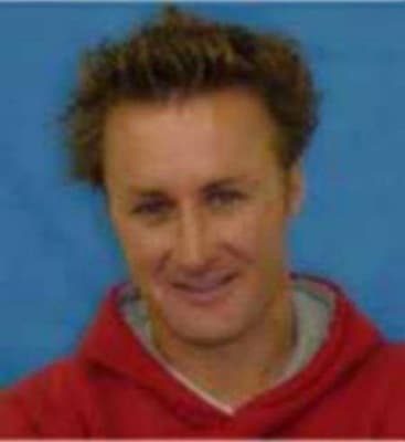 <h3 class="cms-H3-H3">Jason Derek Brown</h3>
<br>
<br>Este fanático de vehículos caros y barcos, de entre 51 y 53 años, es buscado por asesinato y robo a mano armada en Phoenix, Arizona, durante noviembre de 2004.
<br>
<br>