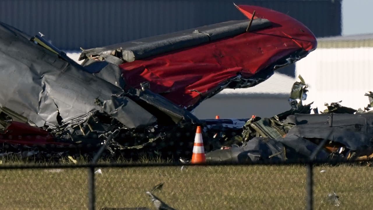 Durante los últimos siete años Commemorative Air Force, un importante operador de aeronaves de época, ha celebrado el espectáculo aéreo Wings Over Dallas, para exhibir en tierra y en el aire aviones de guerra de la Segunda Guerra Mundial el fin de semana del Día de los Veteranos.
