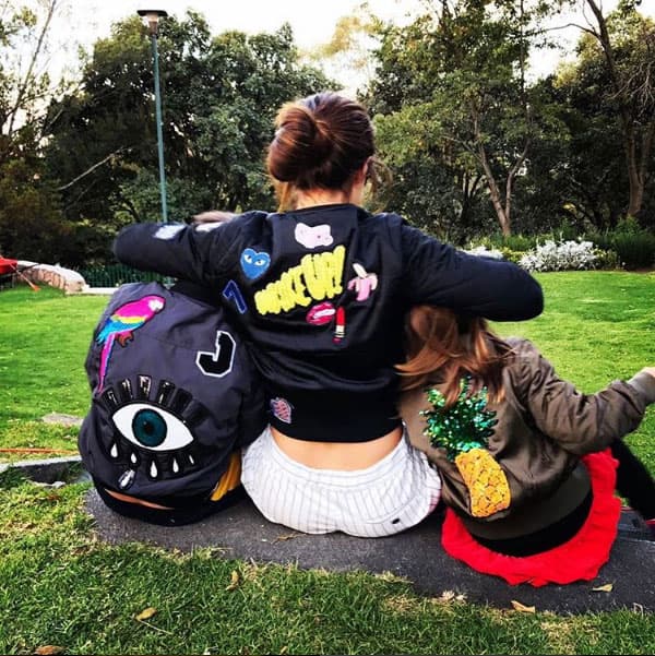 Gracias a las instantáneas que comparte en sus redes sociales, Camila ha demostrado que es una mamá cariñosa y divertida.