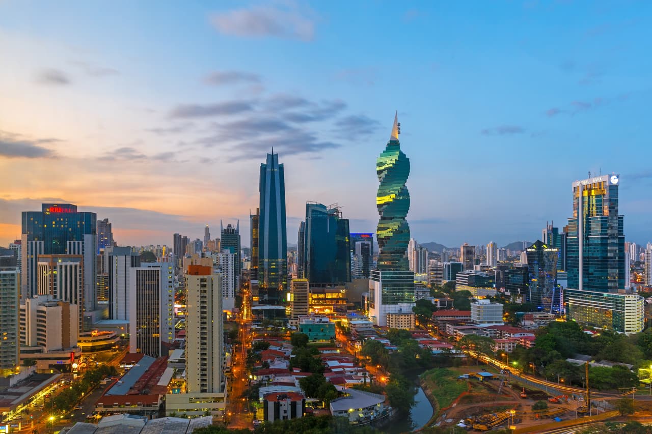 5- 
<b>Ciudad de Panamá. (97 de 231). </b>Al final de la lista, con la peor calidad de vida a nivel mundial, están: Bagdad (Irak), Bangui (República Centroafricana), Saná (Yemen), Khartoum (Sudán) y Puerto Príncipe (Haití).
<br>