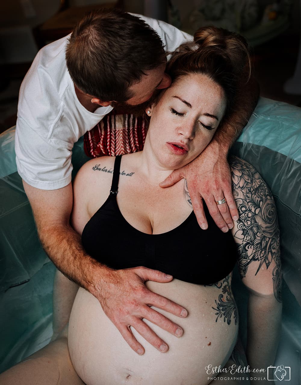 <b>"Tres almas en una"</b> por 
<a href="http://estheredith.com/">Esther Edith</a> (Spokane, Washington). Favorita del público en la categoría 'Parto'.
