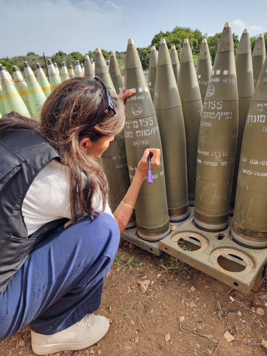 "Acaben con ellos", el mensaje en un misil de Nikki Haley al Ejército de Israel, responsable de más de 36,000 muertes en Gaza 