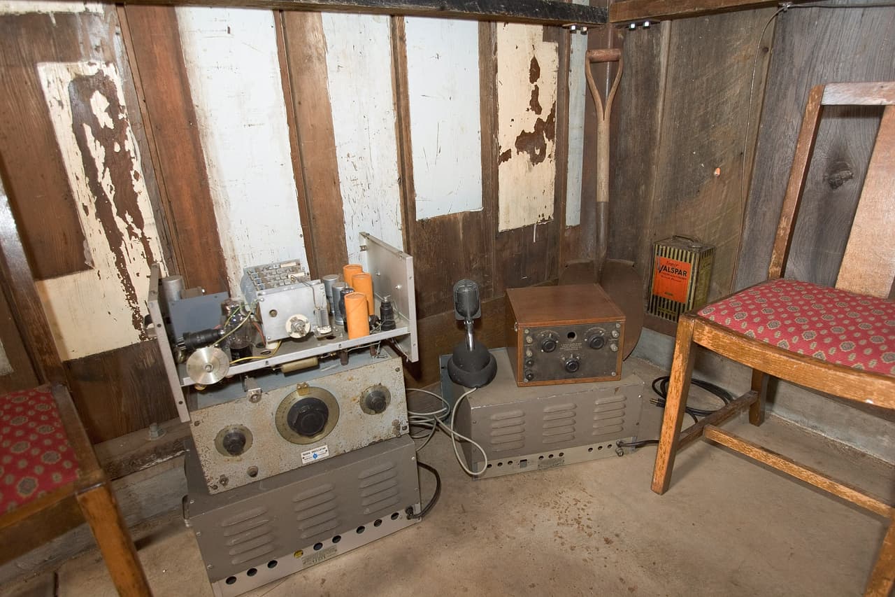 <h3 class="cms-H3-H3">6. Hewlett-Packard</h3>
<br>
<br>Bill Hewlett y Dave Packard fueron los pioneros del centro tecnológico hoy conocido como Silicon Valley, al fundar la compañía que lleva sus apellidos ahí en 1939. 
<br>
<br>La pareja tenía 538 dólares (que en la actualidad equivaldrían a unos 10,000 dólares) cuando comenzó la compañía, cuyo primer invento fue un oscilador de audio. Décadas después, 
<b>la empresa HP es uno de los gigantes del hardware</b>. En 2005, la compañía remodeló el garaje, situado en Palo Alto, California. 
<br>
<br>El inversionista Warren Buffett es el mayor accionista de la compañía desde abril de este año, al comprar una participación valorada en 4,200 millones de dólares. 
<br>