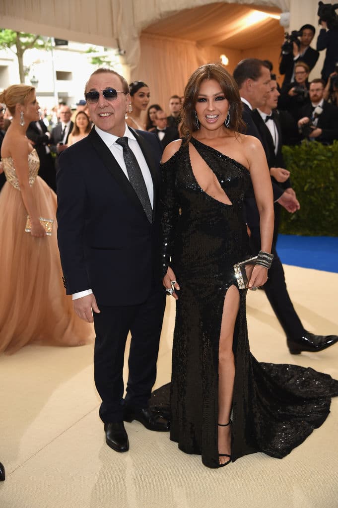 De acuerdo con la revista 
<b><a href="https://peopleenespanol.com/celebridades/parejas-famosas-mas-poderosas-jennifer-lopez-alex-rodriguez-jay-z-beyonce-shakira-pique/?slide=123526#123526" target="_blank">People</a></b>, la fortuna de Mottola equivalía a unos 
<b>200 millones de dólares</b> hasta el año 2017.
<br>