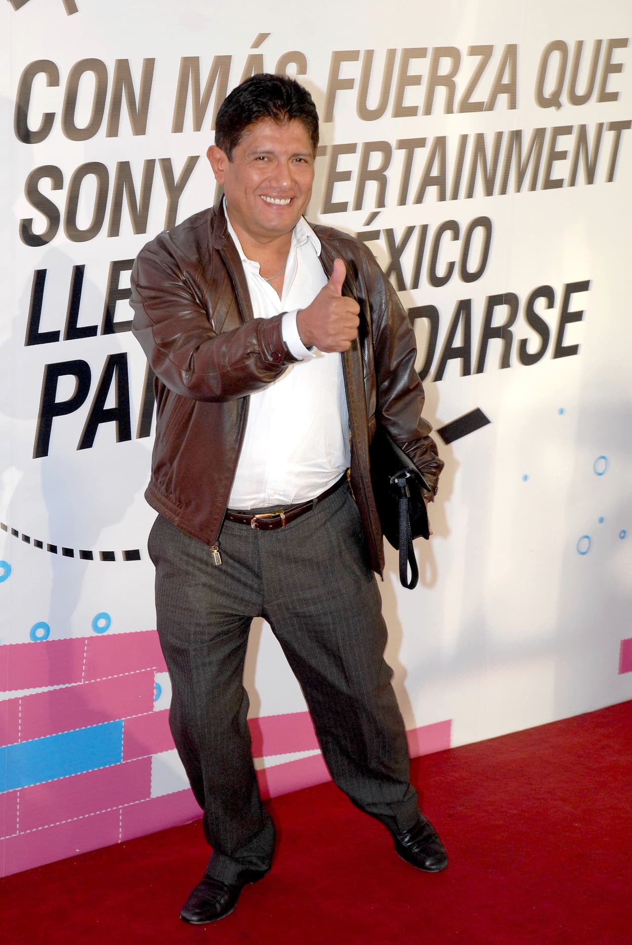 "Y yo estaba en un conflicto tremendo porque como papá empiezas a visualizar si va a ser de un sexo u otro", reveló, "yo 
<b><a href="https://www.univision.com/shows/despierta-america/juan-osorio-confeso-que-fue-con-el-psicologo-para-aceptar-que-su-hijo-interpreta-a-un-personaje-gay-video" target="_blank">estaba convencido de que iba a ser gay</a></b>". 
<br>