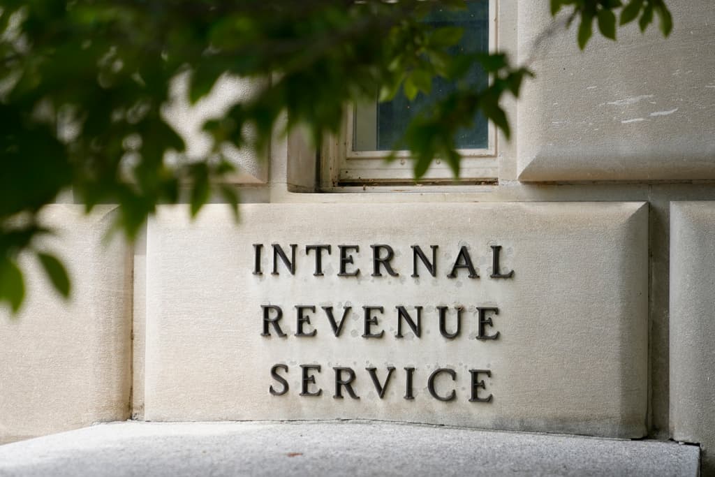 El IRS tiene una nueva arma contra 1,600 millonarios que evaden impuestos: la inteligencia artificial