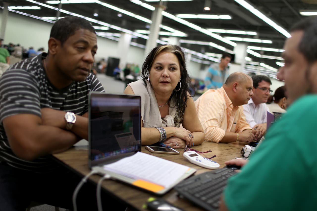 Corte de apelaciones revive regla que exige seguro médico a inmigrantes que piden residencia