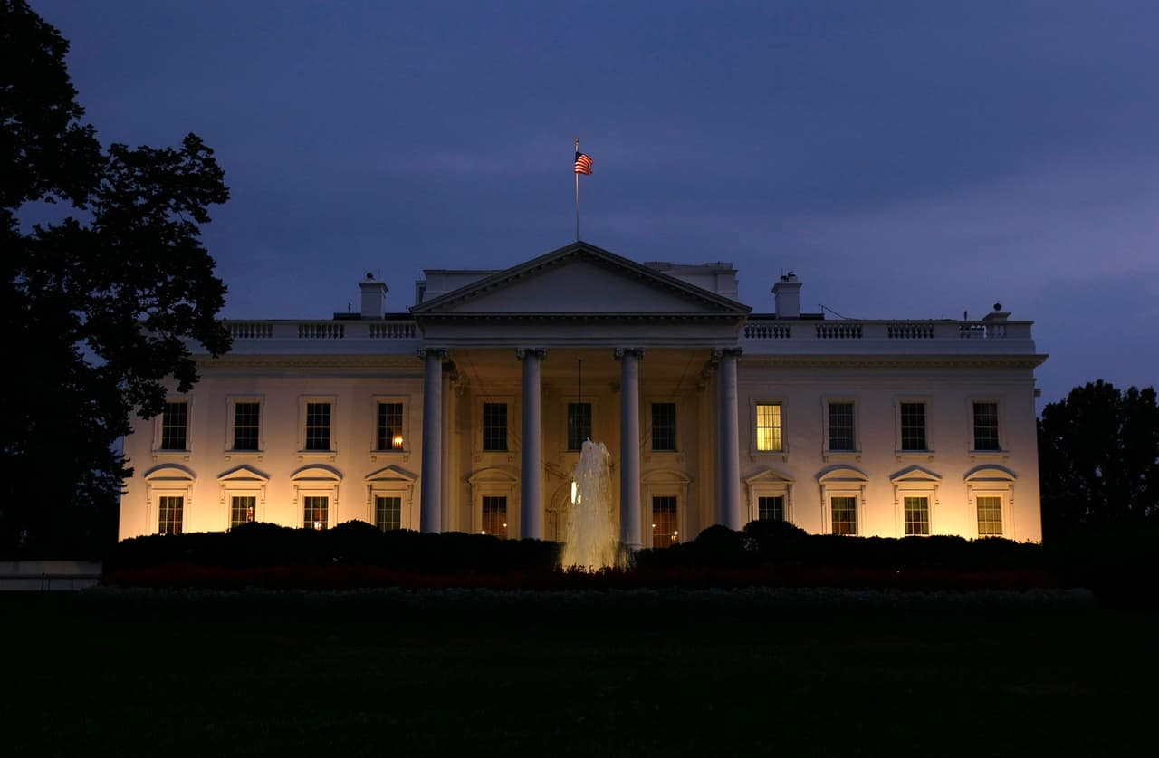 Gobierno de Trump | En vivo: jueza bloquea la congelación de subvenciones federales y Trump compensará a trabajadores federales que renuncien