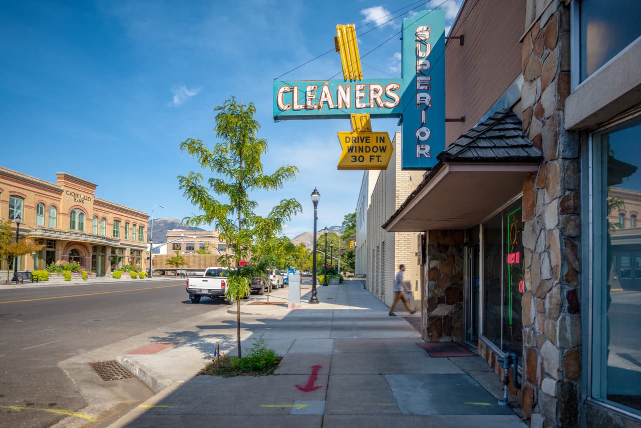 <b>Puesto 15: Logan, Utah.</b> La tasa de desempleo antes del coronavirus en esta ciudad era de 2%, empatada en el segundo más bajo entre las áreas metropolitanas. El viaje ida y vuelta hacia trabajo es de dos horas y 57 minutos a la semana, empatado en el puesto 16 más corto entre las áreas metropolitanas.
<br>