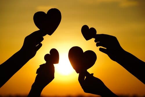 <b>Haz un acto de bondad al azar - </b>El Día Mundial de la Bondad podría haber sido a principios de este mes, pero no necesitas un día oficial como excusa para realizar un acto inesperado de bondad. 
<a href="https://www.theworldkindnessmovement.org/about-us/" target="_blank">Aquí hay 21 ideas para comenzar</a>.