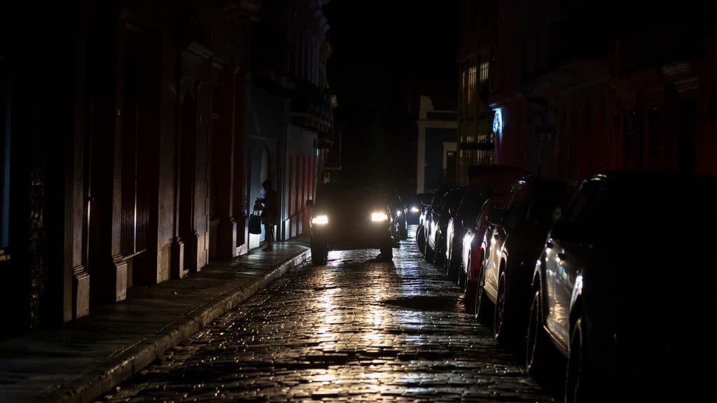 Más de la mitad de Puerto Rico amanece sin luz, mientras la gobernadora pide cuentas a Luma