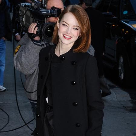 <b>Emma Stone</b>
<br>La actriz de exitosas películas como ‘Cruella de Vil’ y ‘El sorprendente Hombre Araña’, se mantiene alejada de las redes debido a que no siente que sea algo beneficioso para ella; además de que es muy reservada con su vida privada.