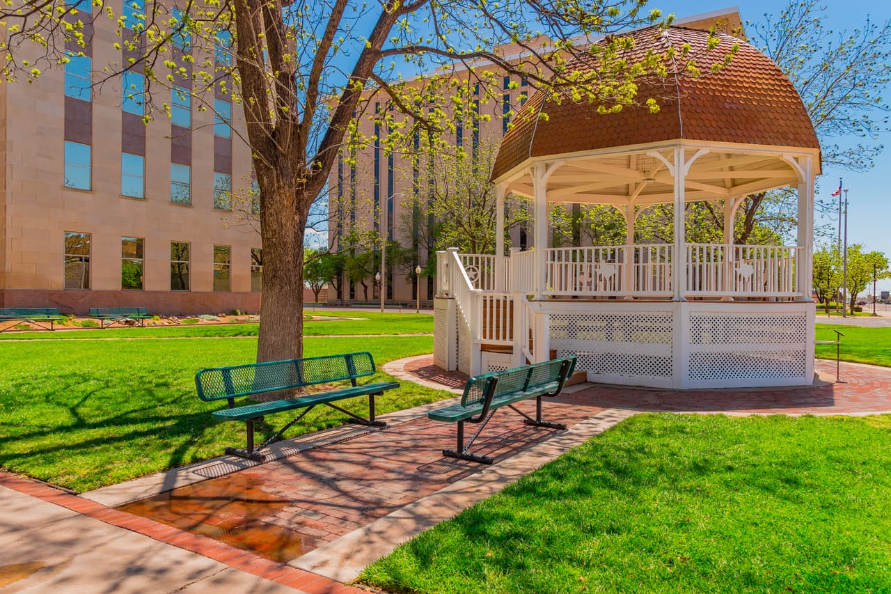 <h3 class="cms-H3-H3">17. Lubbock, Texas</h3>
<br>
<br>👟 
<b>Media de edad: </b>31.2 años.
<br>
<br>👟
<b> Población que asiste a la universidad: </b>14.1%
<br>
<br>👟 
<b>Población menor de 18 años: </b>26.3%
<br>
<br>👟 
<b>Población mayor de 65 años: </b>12.4%
<br>
<br>👟
<b> Población:</b> 320,031 habitantes. 
<br>