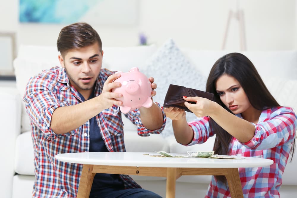 Recuerda siempre matizarlo con la actitud negativa; ¡jamás digas soy pobre o no tengo dinero! Siempre repite ¡ahora no tengo el dinero que necesito, pero lo tendré!