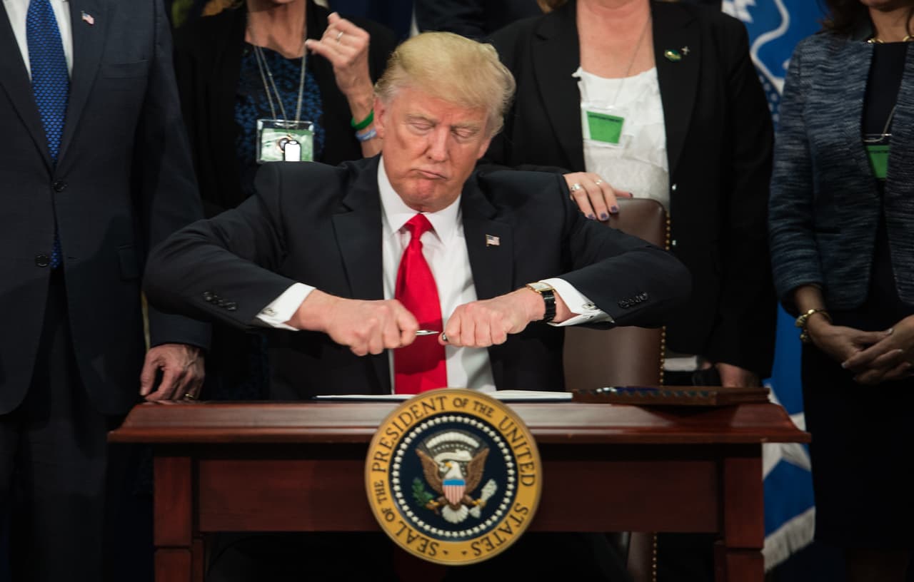 Muro, redadas, ciudades santuario: qué hace falta ahora para que se ejecuten las medidas migratorias de Trump