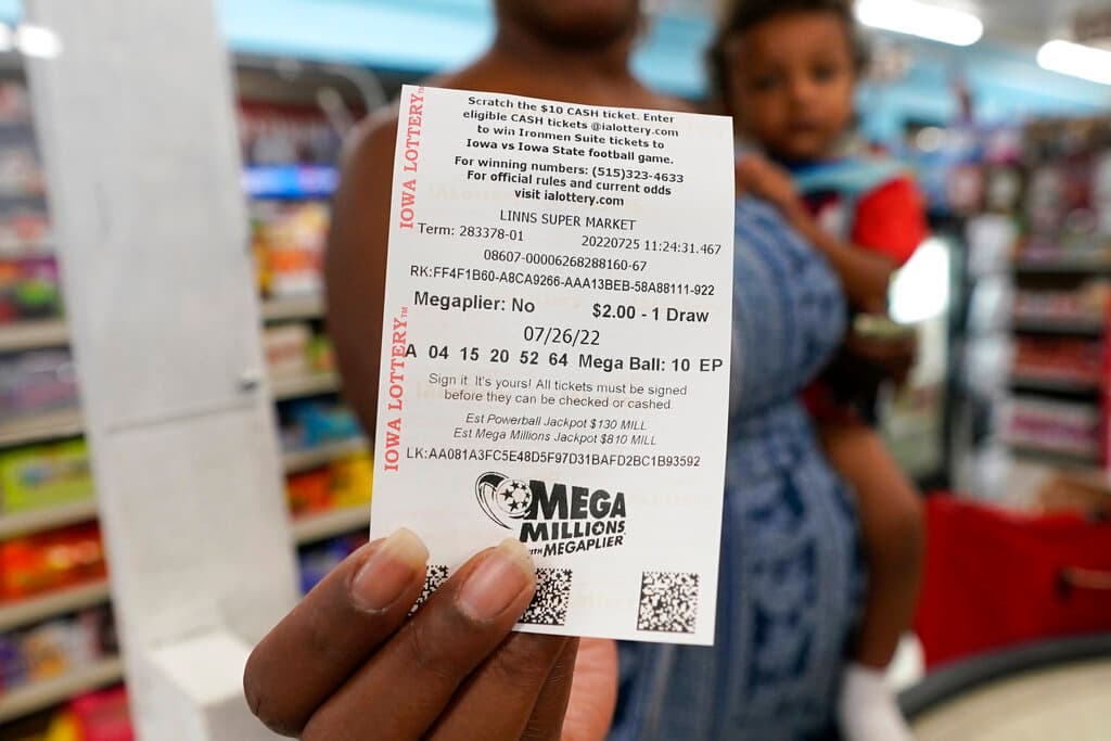 Lo primero que debes saber es que cualquier persona que compra un boleto de lotería, ya sea de Mega Millions o de Powerball, 
<b>sea residente legal o inmigrante indocumentado</b>, puede cobrar un premio, si tiene el boleto ganador, confirmó el vocero de la Lotería de California, Jorge de la Cruz.