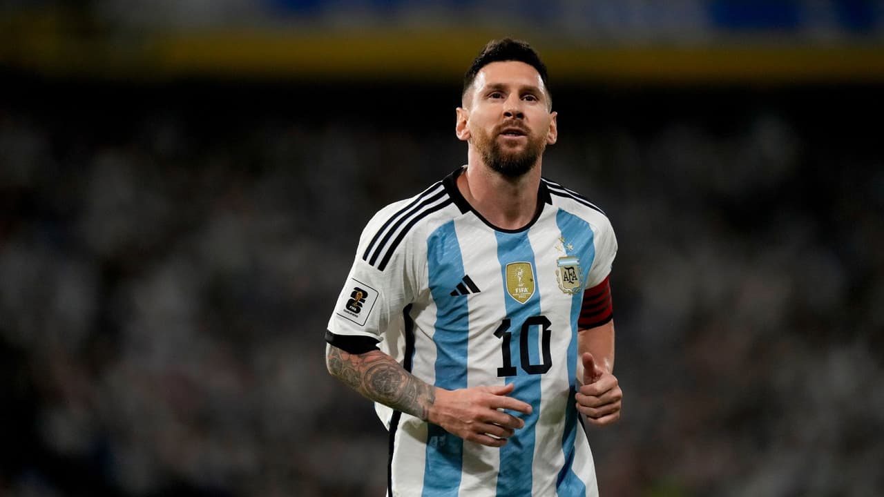 Subastarán playeras que utilizó Messi en el mundial; estarán en exhibición en Nueva York