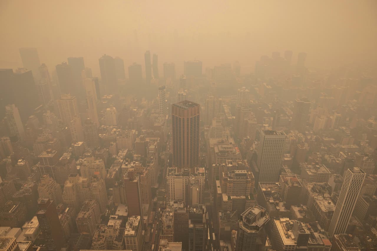 Las autoridades de la Ciudad mantuvieron la alerta ambiental y pidieron a la gente no salir si no es necesario.
<br>